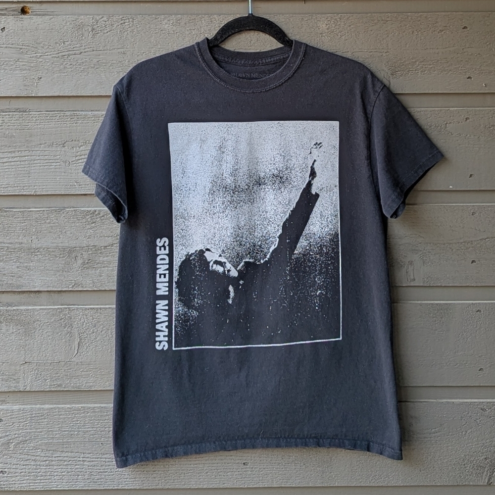 Shawn Mendes Black & White Photograph T-Shirt Unisex Size Medium